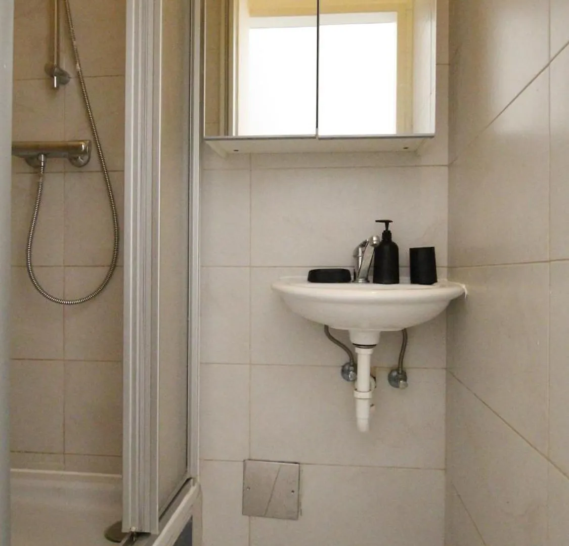 Cozy Rooms In Pragerstrasse Vienna